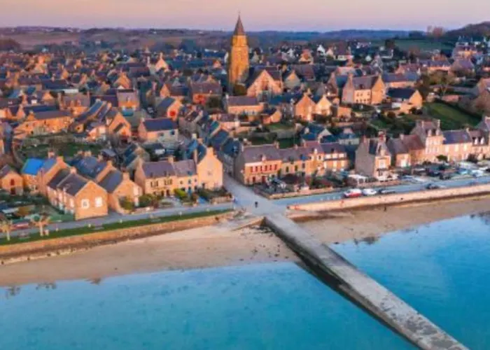 Maison Entiere, Dans Village Bord De Mer, Typique & Classe